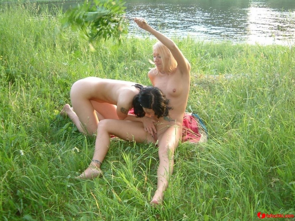 Пьяные бабы на природе ню