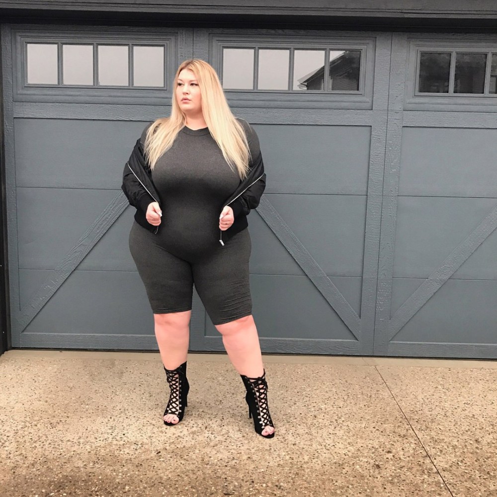 Ssbbw широкие бедра в чулках