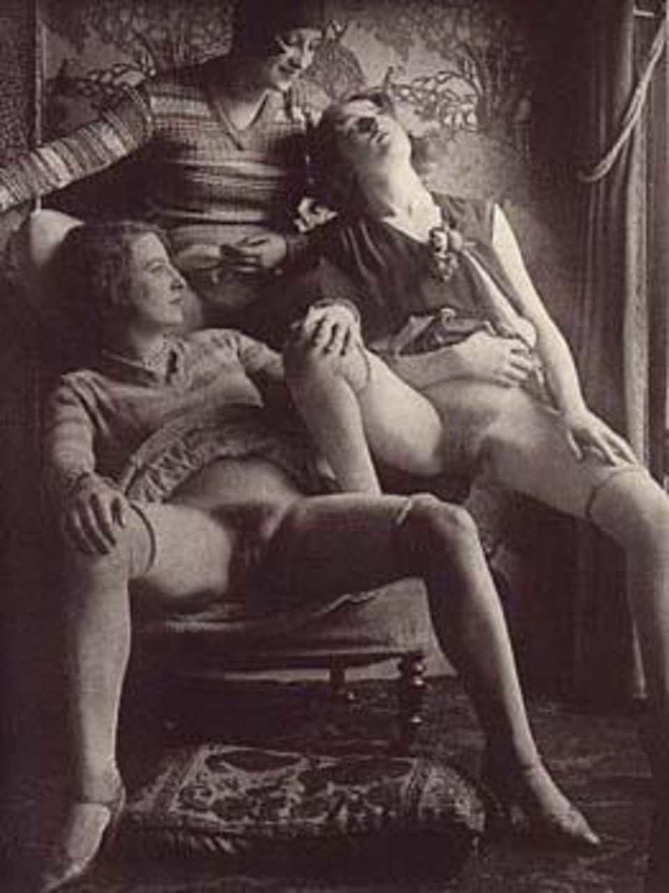 Фотографии порнографического характера