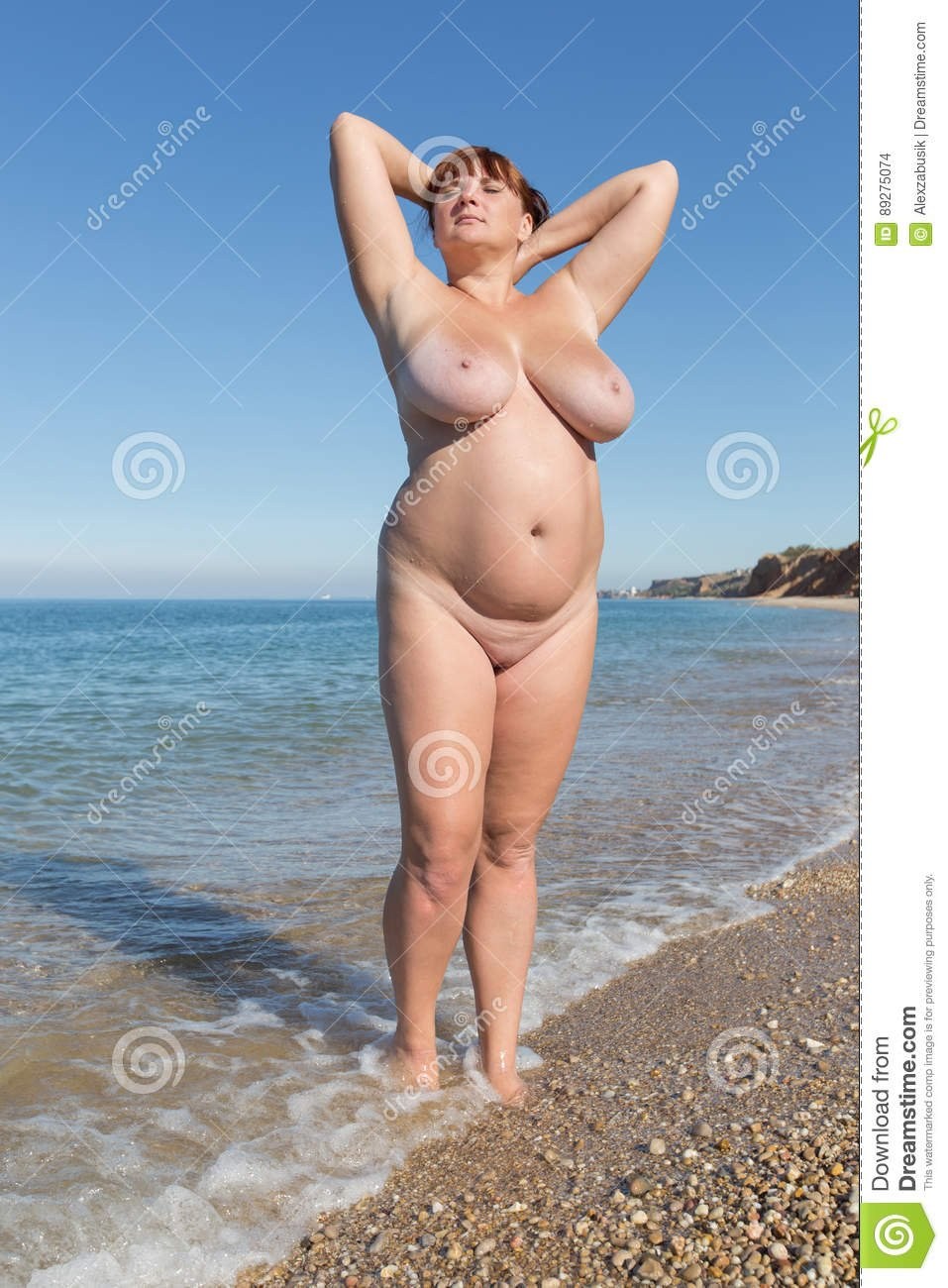 Голые полные женщины у моря