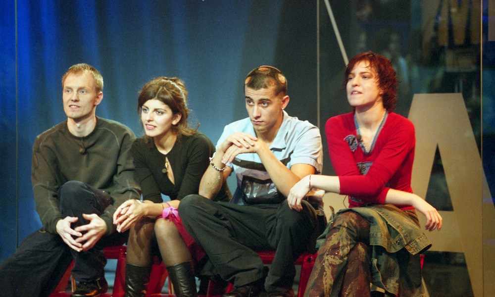 Участники за стеклом 2001