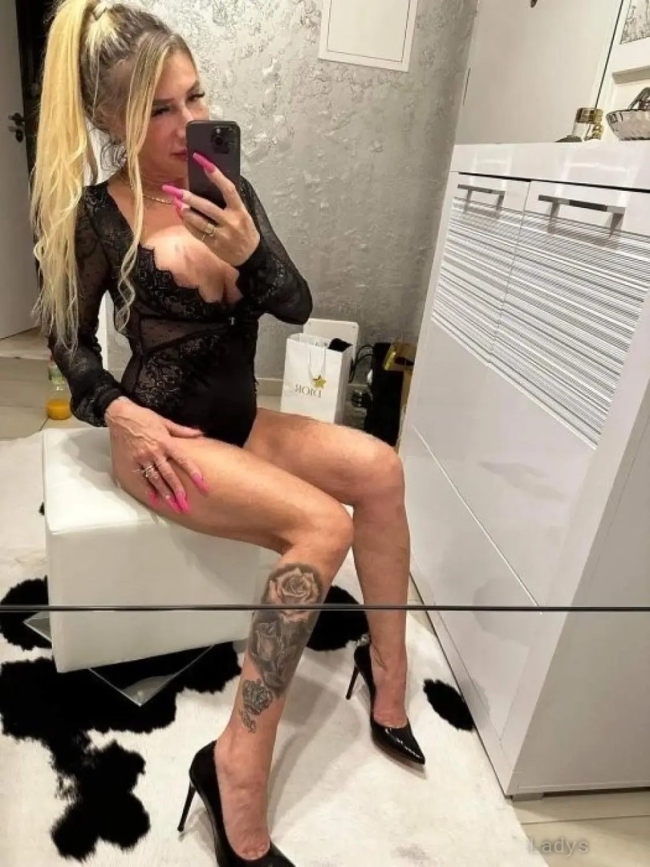 Aubrey Kate с порноактерами