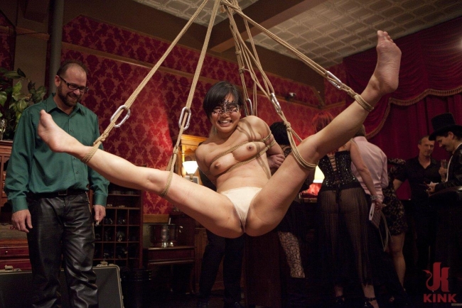 Разделась на bdsm вечеринке