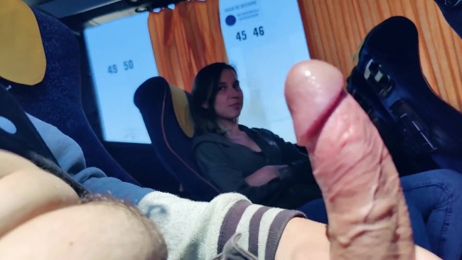 Отсосала член в автобусе