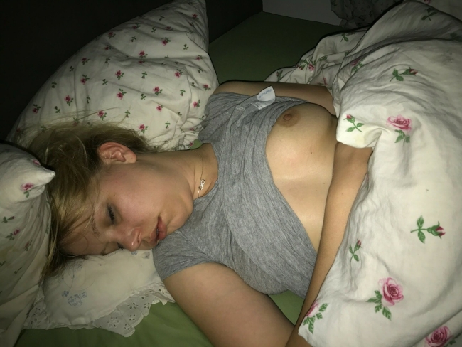 Спящие девушки без одежды