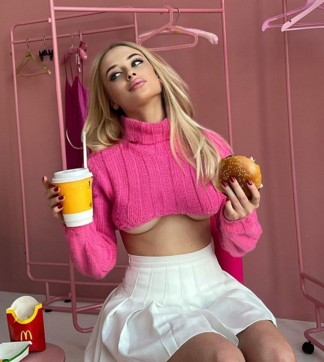Ангелина блондинка 18+