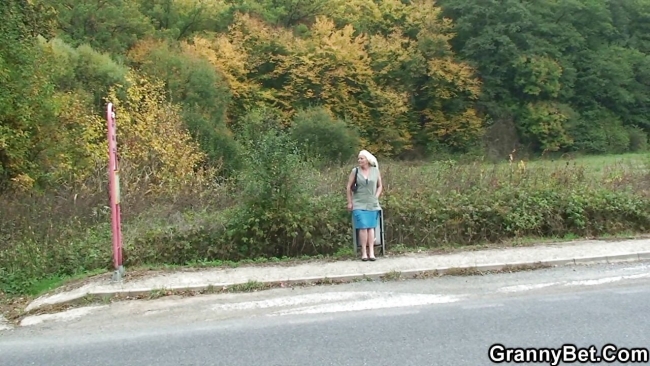 Старая бабушка