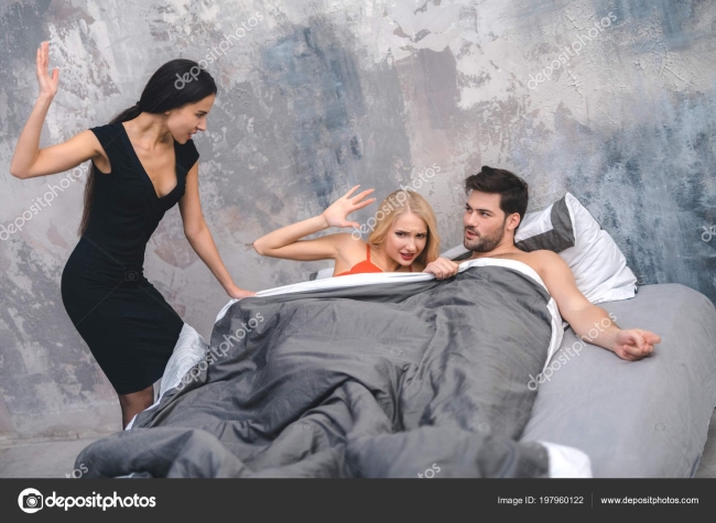 Мужчина и две женщины